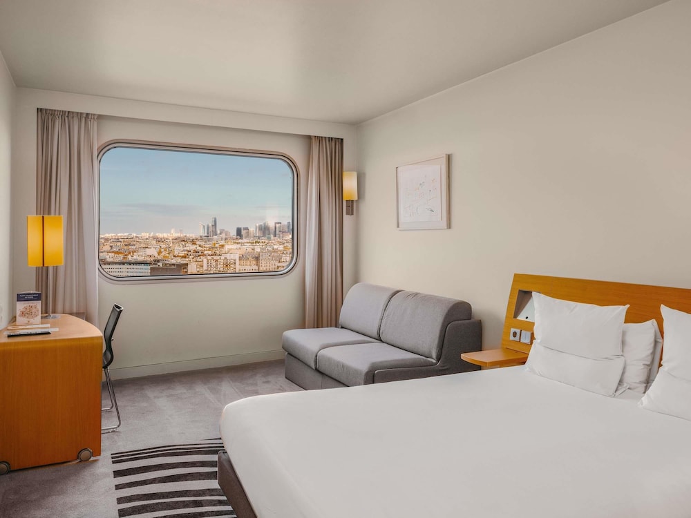 Habitación superior, 1 cama de matrimonio con sofá cama del hotel Novotel Paris Centre Tour Eiffel. Foto 1