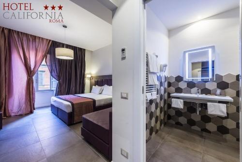 Habitación Triple Superior del hotel California. Foto 18