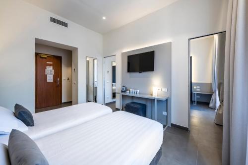 Habitación Cuádruple Deluxe del hotel California. Foto 13