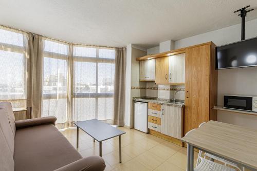 Apartamento 1 habitación Sofá Cama incluido 2 Camas individuales kitchenette del hotel Doramar. Foto 6