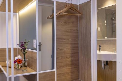 Habitación Doble Estándar del hotel Paris Louis Blanc. Foto 3