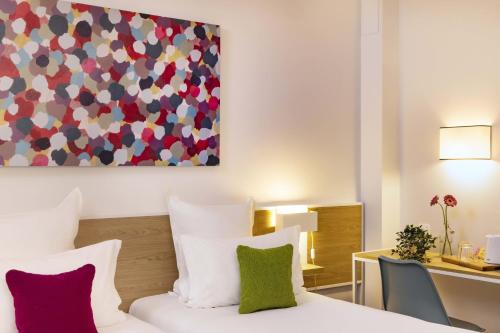 Habitación Doble Estándar del hotel Paris Louis Blanc. Foto 7