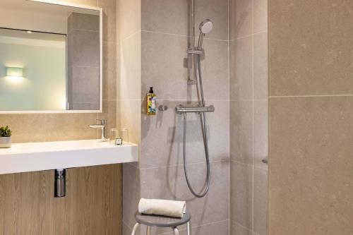 Habitación Twin Estándar del hotel Paris Louis Blanc. Foto 6