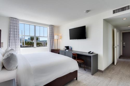 Suite con Vistas a la Piscina - una habitación del hotel Clinton South Beach. Foto 3