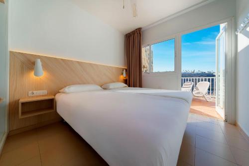 Premium One Bedroom Apartment with Balcony, Pool View del hotel Altamadores