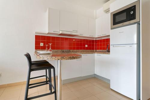 Premium One Bedroom Apartment with Balcony, Pool View del hotel Altamadores. Foto 4