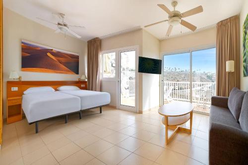 Classic Junior Suite with Large Balcony del hotel Altamadores. Foto 1