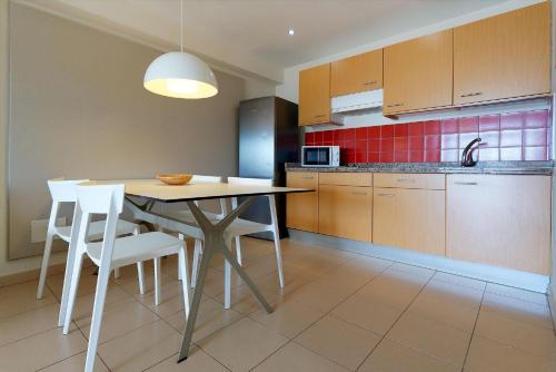 Apartamento Clásico de 1 dormitorio con terraza y vistas a la piscina del hotel Altamadores. Foto 4