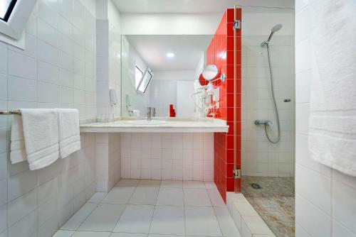 Premium One Bedroom Apartment with Balcony, Pool View del hotel Altamadores. Foto 5