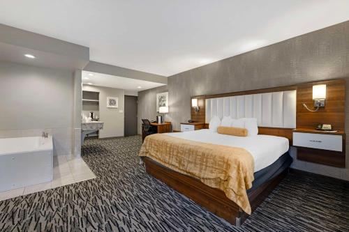 Suite con bañera de hidromasaje - 1 cama extragrande - No fumadores del hotel Best Western Inn On The Avenue