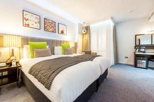 Habitación Executive Twin del hotel Mercure London Paddington. Foto 14