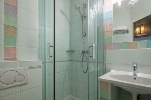 Habitación Doble Pequeña del hotel Makom Pereire. Foto 5