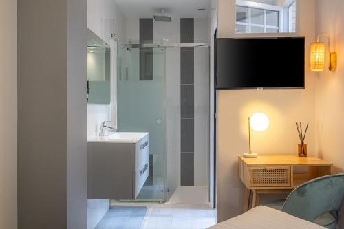 Habitación Doble Deluxe del hotel Makom Pereire. Foto 4