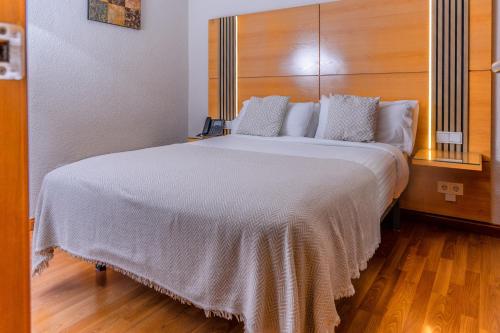 Habitación Doble del hotel Serrano. Foto 2