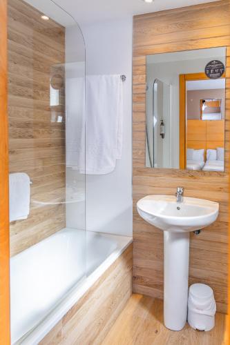 Habitación Doble del hotel Serrano. Foto 4