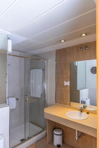 Habitación Doble del hotel Serrano. Foto 8