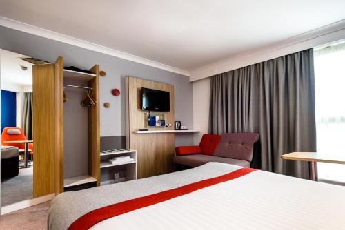 Habitación Doble con desayuno caliente gratuito - Adaptada para personas de movilidad reducida del hotel Holiday Inn Express London Stansted Airport. Foto 1