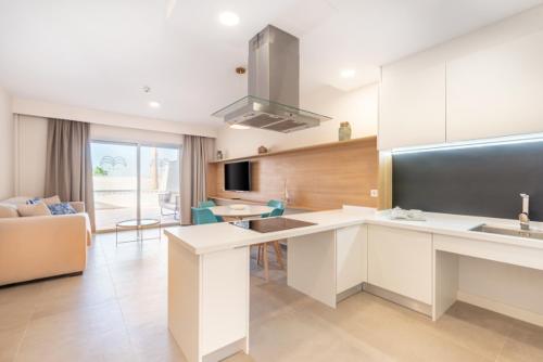 Suite Deluxe con vistas al mar del hotel Ohasis Boutique Suites. Foto 1