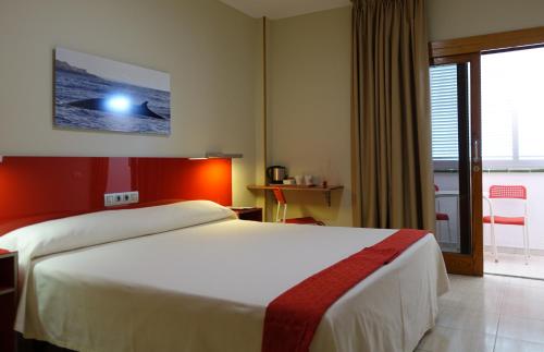 Habitación Doble de uso individual con balcón del hotel Andrea's. Foto 4