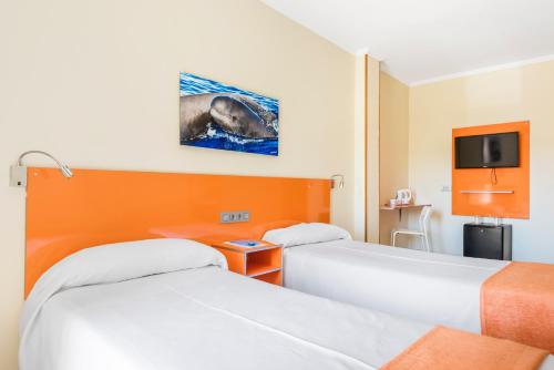 Habitación Doble con balcón - 2 camas del hotel Andrea's. Foto 14