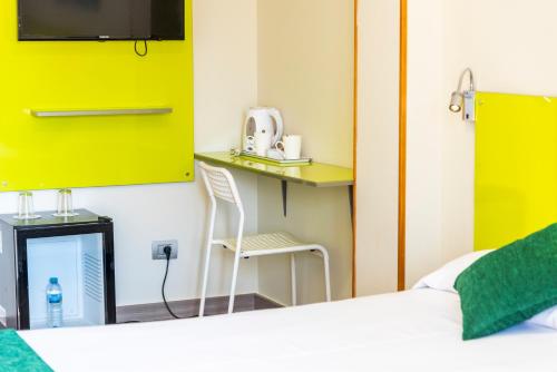 Habitación Doble con balcón - 2 camas del hotel Andrea's. Foto 15