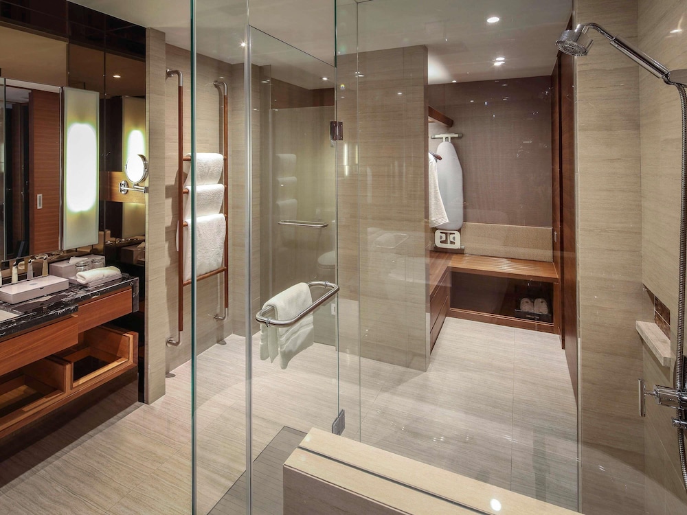 HABITACIÓN EJECUTIVA, ACCESO AL SALÓN, 1 CAMA KING SIZE del hotel Pullman Vung Tau. Foto 4