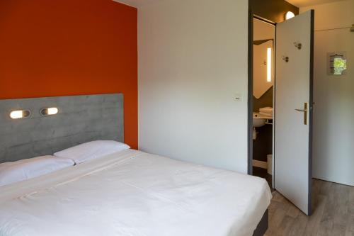 Habitación Doble con cama grande del hotel Ibis Budget Redon. Foto 4