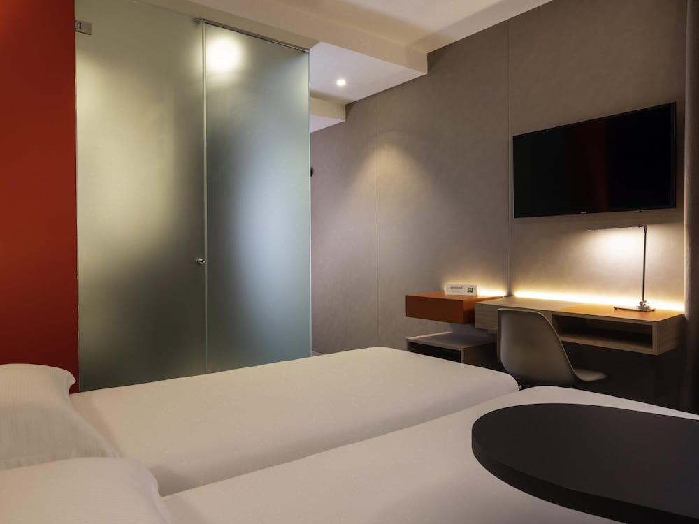Habitación estándar con 2 camas individuales del hotel Ibis Styles Bourg La Reine. Foto 5
