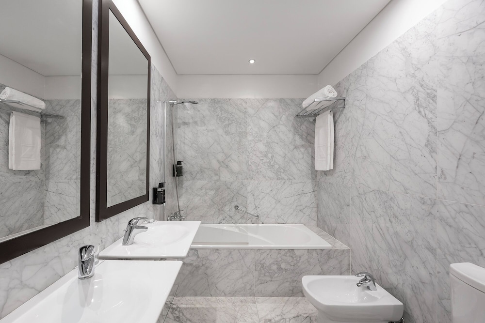 Habitación estándar con 1 cama doble o 2 individuales (With Extra Bed) del hotel Eurostars Das Artes. Foto 11