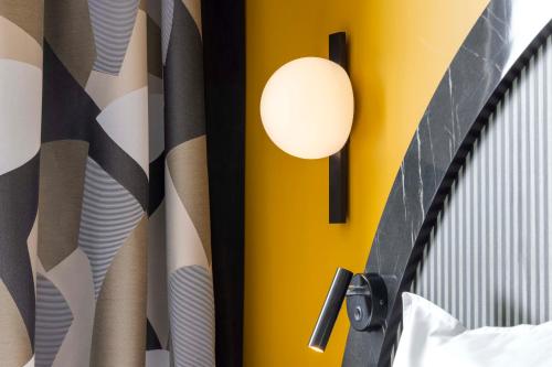 Habitación Triple Superior (1 cama doble + 1 cama individual) del hotel Régina Opéra Grands Boulevards. Foto 2