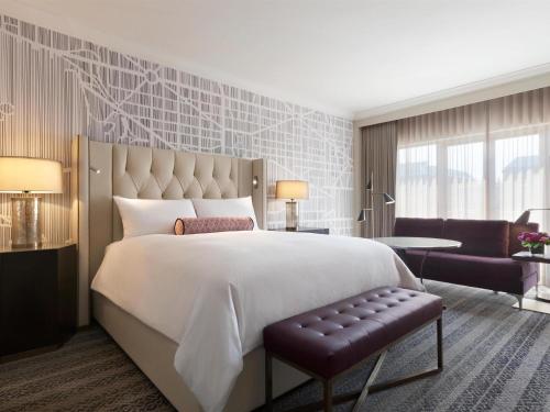 Habitación Fairmont Gold con cama extragrande del hotel Fairmont Washington, D.c., Georgetown