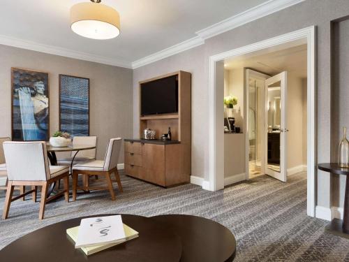 Suite Ambassador de 1 dormitorio - 1 cama extragrande del hotel Fairmont Washington, D.c., Georgetown. Foto 3