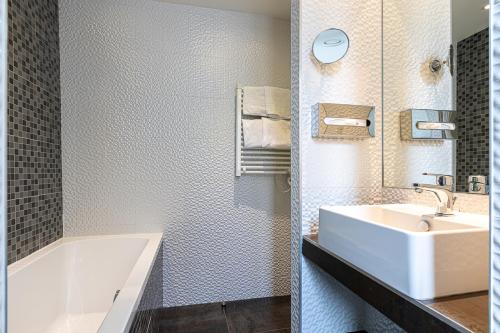 Habitación Doble Superior del hotel Trianon Gare de Lyon. Foto 4