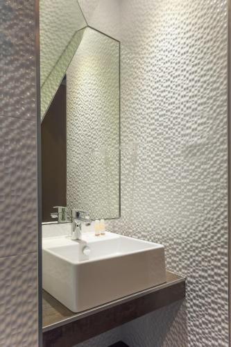 Habitación Cuádruple Deluxe del hotel Trianon Gare de Lyon. Foto 4