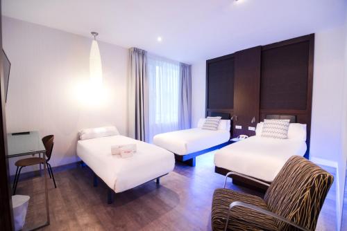 Habitación Triple del hotel Petit Palace President Castellana. Foto 3