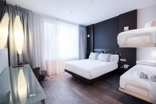 Habitación Cuádruple del hotel Petit Palace President Castellana. Foto 3