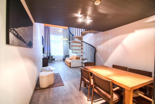 Habitación Cuádruple Dúplex del hotel Petit Palace President Castellana. Foto 5