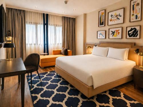 Habitación doble Premium 1 Cama doble del hotel voco Madrid - Las Tablas by IHG. Foto 11