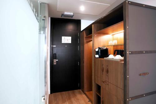 Habitación doble Premium 1 Cama doble del hotel voco Madrid - Las Tablas by IHG. Foto 4