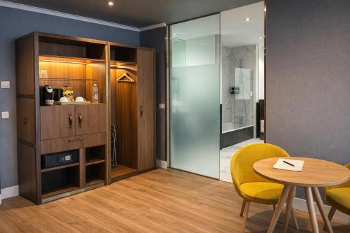 Habitación Premium con cama extragrande del hotel voco Madrid - Las Tablas by IHG. Foto 15