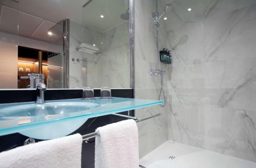 Habitación Premium con cama extragrande del hotel voco Madrid - Las Tablas by IHG. Foto 16