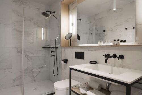 Habitación Doble Superior con Balcón del hotel Icon Wipton. Foto 9