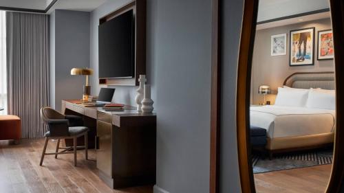 Habitación Deluxe con cama extragrande del hotel The Ritz-Carlton New York, Westchester