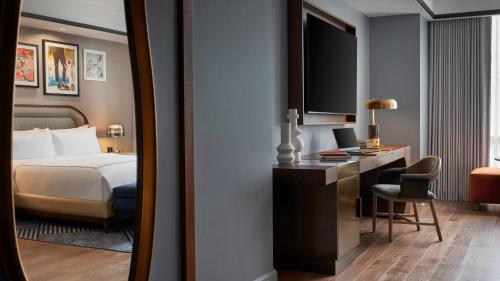 Habitación Grande con 2 camas dobles del hotel The Ritz-Carlton New York, Westchester. Foto 1