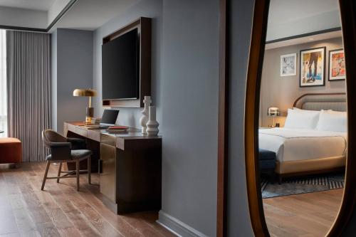 Habitación Grande con cama extragrande del hotel The Ritz-Carlton New York, Westchester. Foto 2