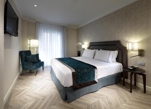 Habitación Doble Deluxe con terraza del hotel Eurostars Casa De La Lírica. Foto 1