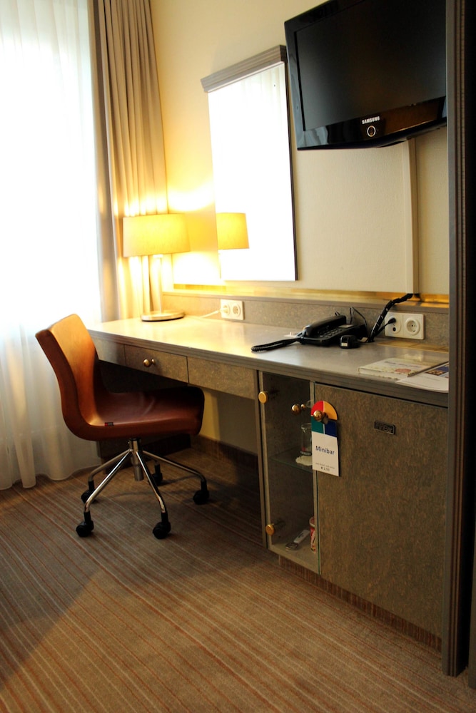 Habitación Estándar con cama Queen del hotel Mercure Dortmund Centrum. Foto 9