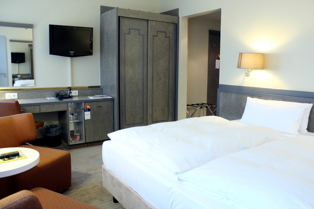Habitación estándar con cama king o dos camas individuales del hotel Mercure Dortmund Centrum. Foto 3