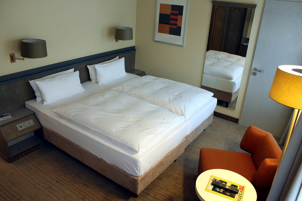 Habitación estándar con cama king o dos camas individuales del hotel Mercure Dortmund Centrum. Foto 4