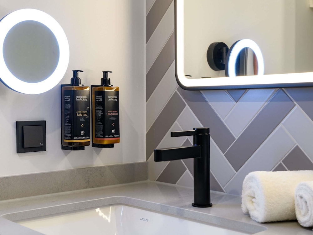 Habitación Comfort con 1 cama king del hotel Mercure Dortmund Centrum. Foto 6